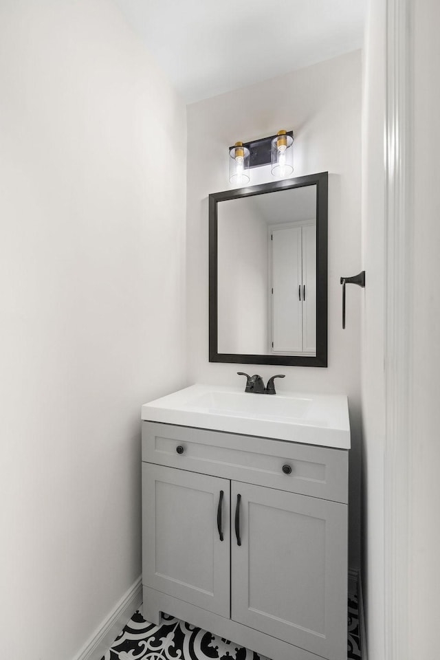 754 Veterans Pkwy, Murfreesboro, TN 37128 - bathroom with vanity and baseboards