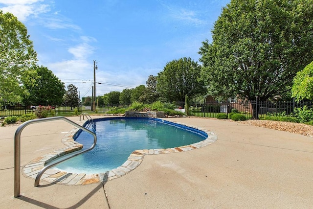 754 Veterans Pkwy, Murfreesboro, TN 37128 - view of swimming pool featuring a patio area and fence