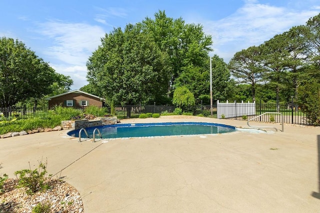 754 Veterans Pkwy, Murfreesboro, TN 37128 - view of swimming pool featuring fence and a patio area