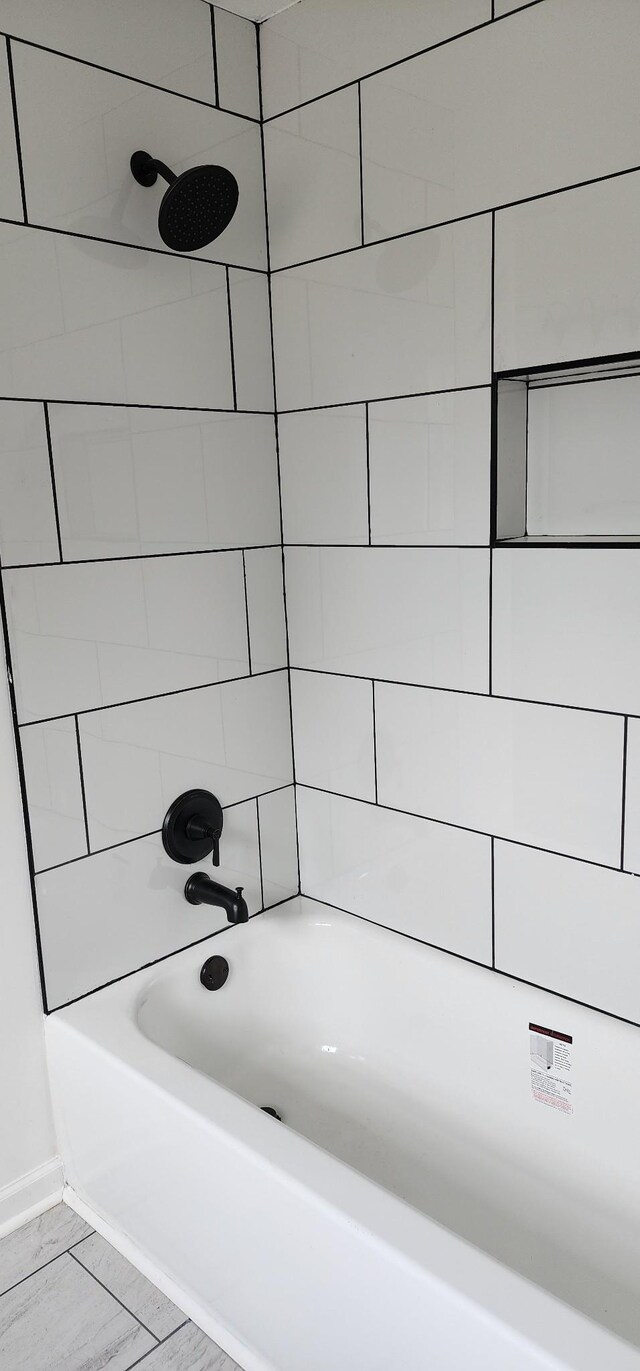 830 Finley Beech Rd, Lewisburg, TN 37091 - bathroom with washtub / shower combination and baseboards