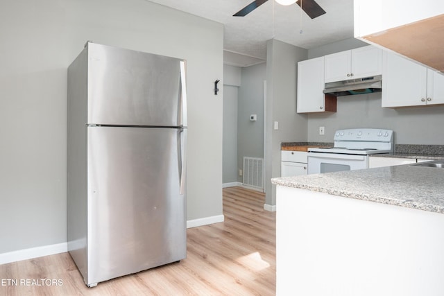 112 Pelham Rd, Knoxville, TN 37914 - kitchen featuring freestanding refrigerator, white range with electric cooktop, under cabinet range hood, ceiling fan, and light wood finished floors