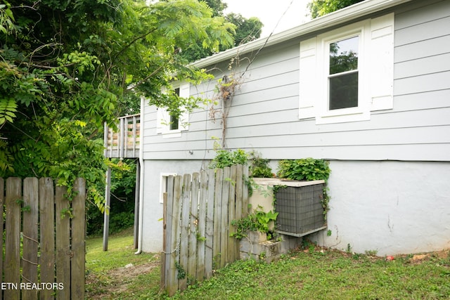 112 Pelham Rd, Knoxville, TN 37914 - view of home's exterior featuring fence
