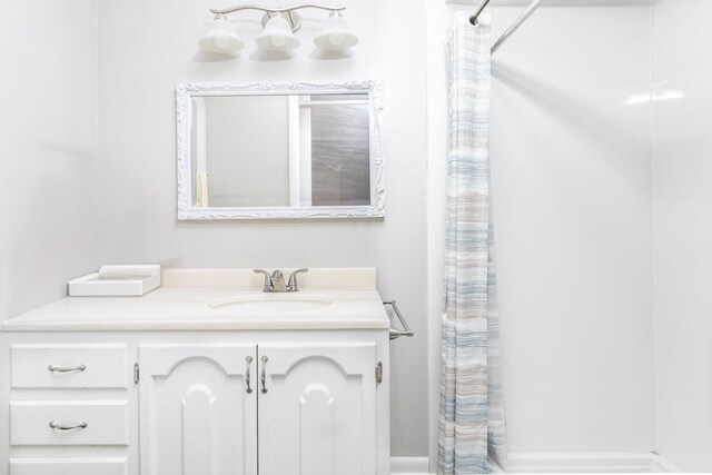 128 Ramsey Rd, Manchester, TN 37355 - bathroom with a shower with shower curtain and vanity