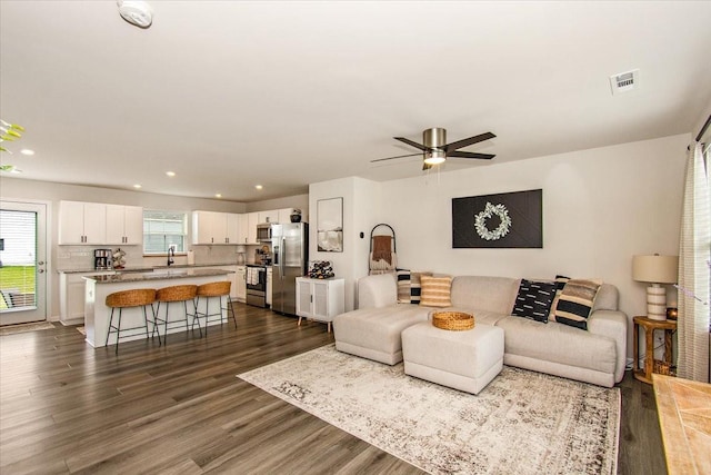 living room featuring dark wood finished floors, recessed lighting, and ceiling fan