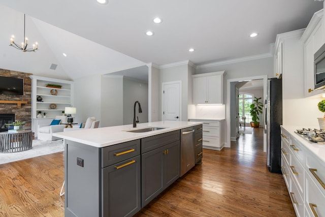 336 Alfred Ladd Rd E, Franklin, TN 37064 - kitchen featuring a sink, open floor plan, white cabinetry, a kitchen island with sink, and dark wood finished floors