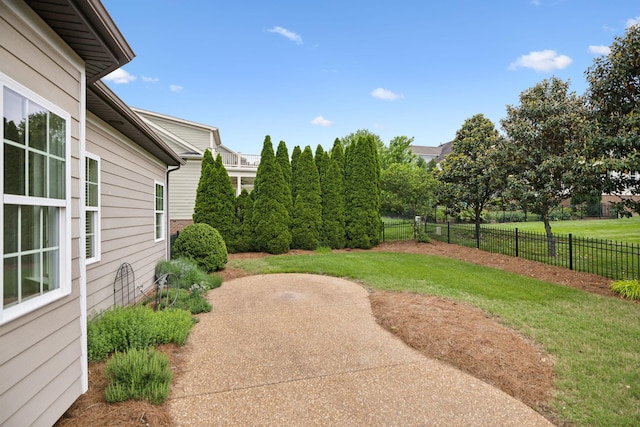 336 Alfred Ladd Rd E, Franklin, TN 37064 - view of yard featuring a patio area