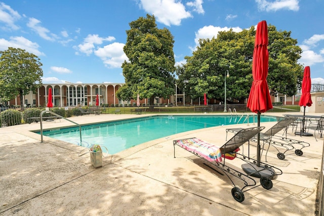 536 River St Unit 536, Chattanooga, TN 37405 - community pool featuring fence and a patio area
