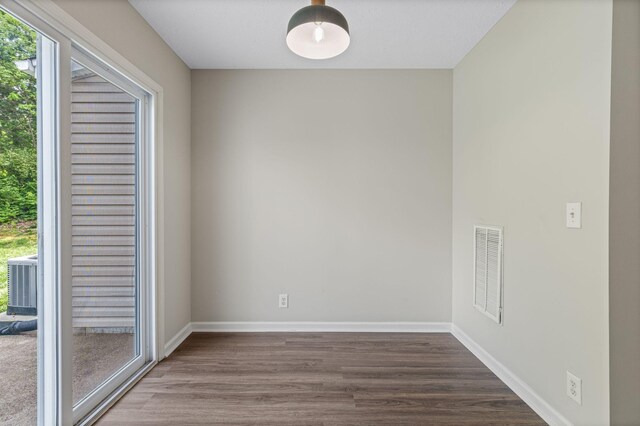 608 Flintlock Ct, Nashville, TN 37217 - empty room featuring wood finished floors and baseboards