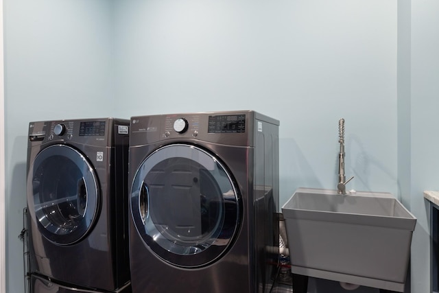 washroom with washing machine and dryer