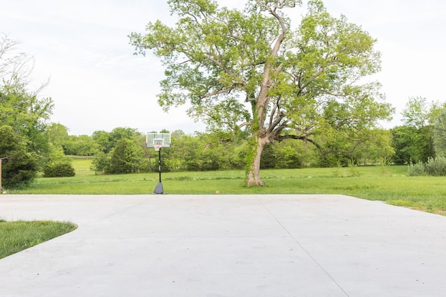 1325 Rogers Ln, Lebanon, TN 37087 - view of patio with community basketball court