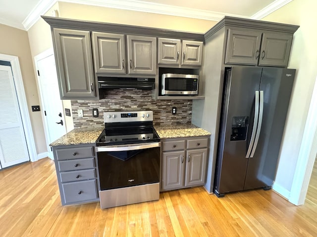 416 Overlook Cir, Tullahoma, TN 37388 - kitchen featuring appliances with stainless steel finishes, range hood, gray cabinets, light wood-style flooring, and ornamental molding
