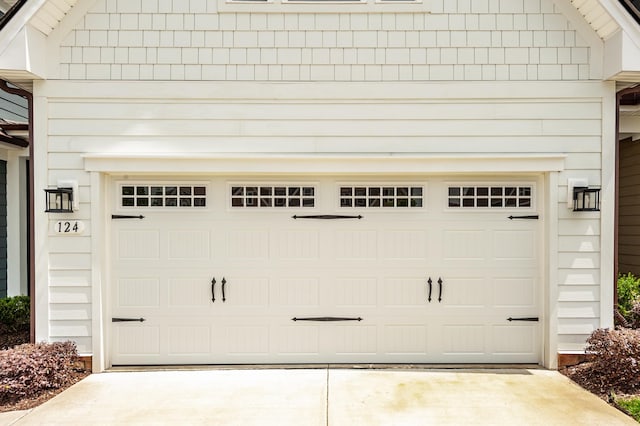124 Great Falls Ct, Gallatin, TN 37066 - garage featuring concrete driveway