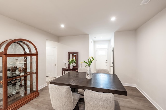 124 Great Falls Ct, Gallatin, TN 37066 - dining area with wood finished floors, recessed lighting, and baseboards