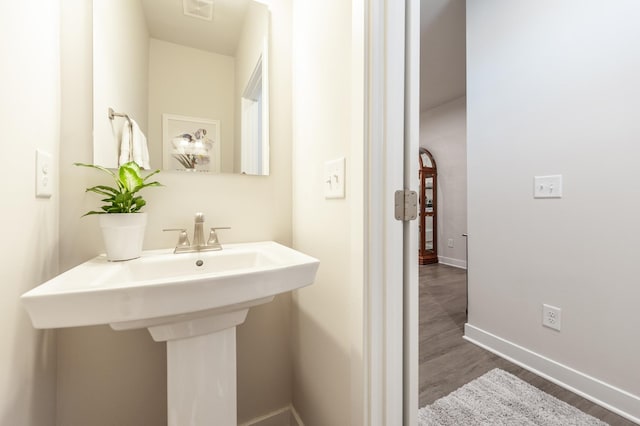 124 Great Falls Ct, Gallatin, TN 37066 - bathroom with wood finished floors and baseboards