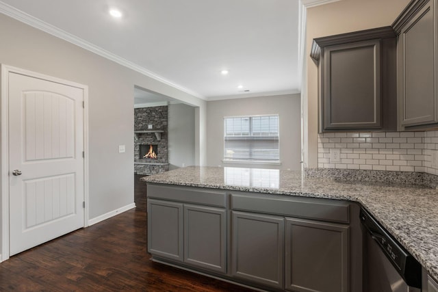 kitchen with gray cabinets, ornamental molding, a peninsula, dark wood-style floors, and dishwasher