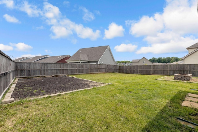 view of yard featuring an outdoor fire pit