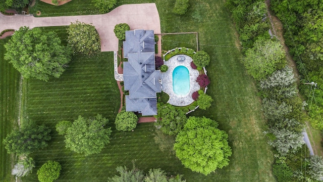 drone / aerial view of a pool