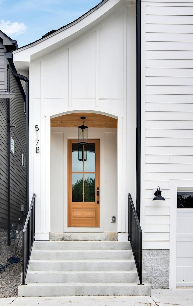 517B River Rouge Dr, Nashville, TN 37209 - property entrance with a garage