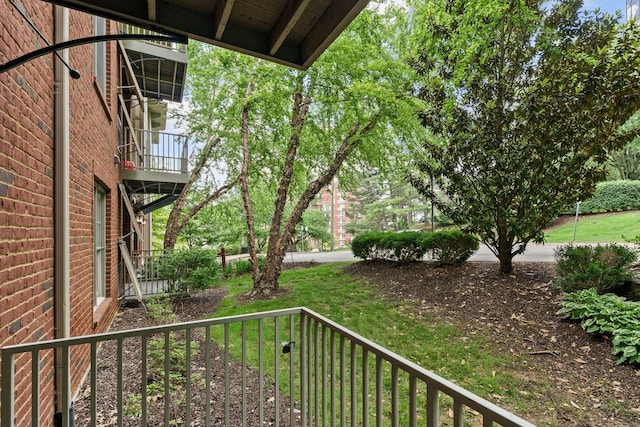 3100 W End Cir Unit 102, Nashville, TN 37203 - view of yard with a balcony