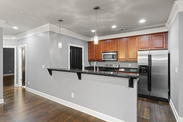 3100 W End Cir Unit 102, Nashville, TN 37203 - kitchen featuring stainless steel appliances, a kitchen bar, baseboards, dark stone counters, and recessed lighting