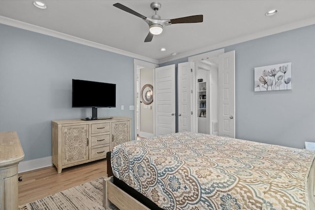 bedroom featuring crown molding, light wood-style flooring, recessed lighting, baseboards, and ceiling fan
