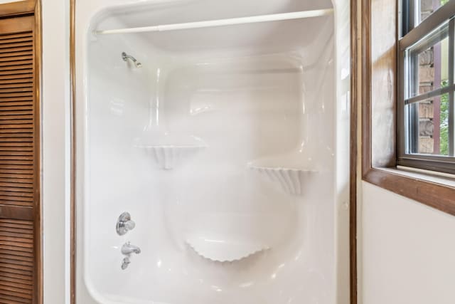 5245 Galen Rd, Lafayette, TN 37083 - bathroom with shower / tub combination