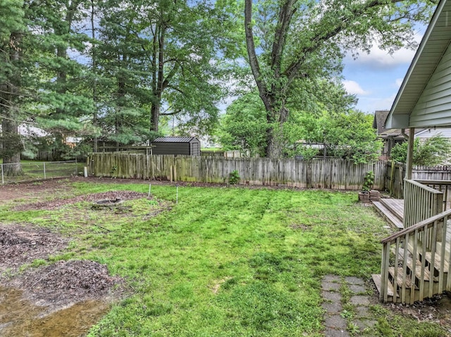 118 Bradbury Ct, Tullahoma, TN 37388 - view of yard featuring a deck