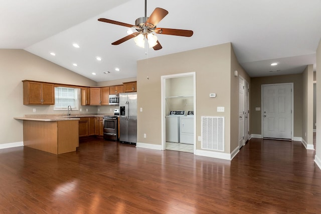 1643 Bobby Nichols Dr, Cookeville, TN 38506 - kitchen featuring stainless steel appliances, a sink, washer and clothes dryer, a peninsula, and recessed lighting
