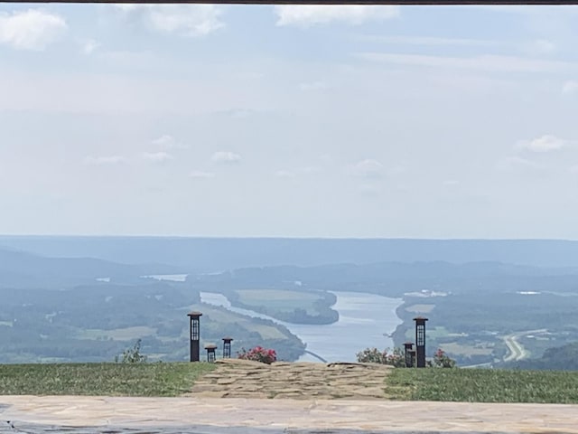 2035 Crockett Pt, Jasper, TN 37347
