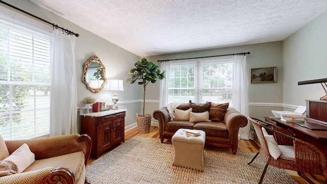 152 Bluegrass Dr, Hendersonville, TN 37075 - living area featuring light wood finished floors, baseboards, and a textured ceiling
