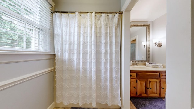 152 Bluegrass Dr, Hendersonville, TN 37075 - full bath with vanity and curtained shower