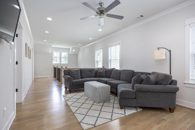 living room with crown molding, light wood-style flooring, baseboards, recessed lighting, and ceiling fan
