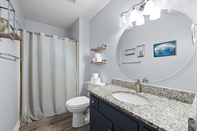 716 Ashwood Dr, Clarksville, TN 37043 - full bath with wood finished floors, toilet, vanity, and a shower with curtain