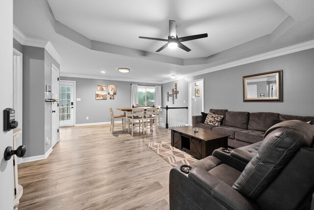 716 Ashwood Dr, Clarksville, TN 37043 - living area featuring ceiling fan, light wood-style floors, a tray ceiling, crown molding, and baseboards