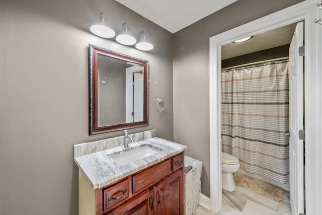 4484 N Pinson Rd, Portland, TN 37148 - full bathroom featuring toilet, vanity, and a shower with curtain