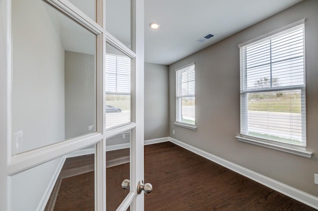 251 Grandstand Blvd, Gallatin, TN 37066 - unfurnished room featuring dark wood finished floors, baseboards, and recessed lighting