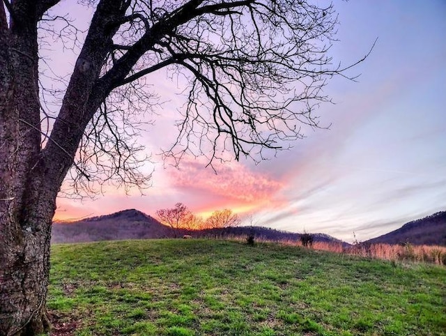 525527 Shady Grove Rd, Sequatchie, TN 37374 - yard at dusk featuring a mountain view