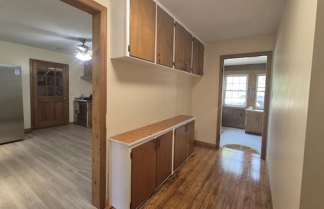 525527 Shady Grove Rd, Sequatchie, TN 37374 - corridor with light wood-style floors and baseboards