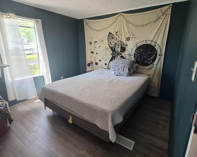 525527 Shady Grove Rd, Sequatchie, TN 37374 - bedroom with a textured ceiling and wood finished floors