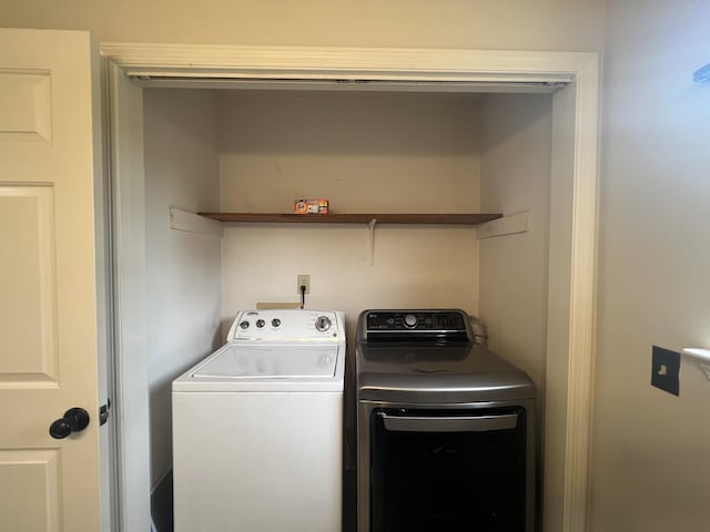 105 Vernon Traylor Dr, Smyrna, TN 37167 - laundry room featuring washer and dryer