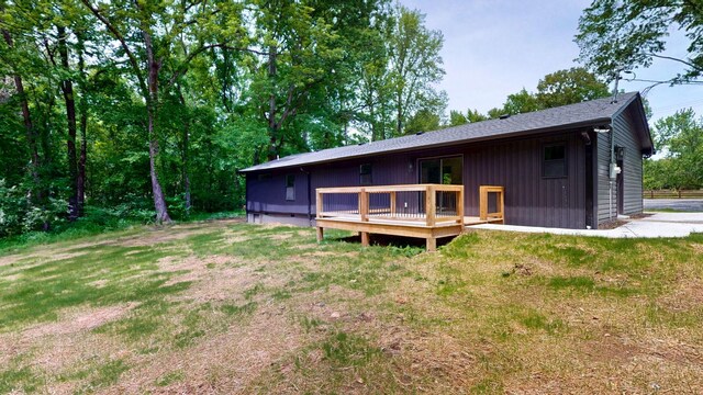 2038 Ogburn Chapel Rd, Clarksville, TN 37042 - rear view of property featuring a wooden deck and a lawn