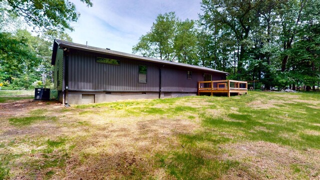 2038 Ogburn Chapel Rd, Clarksville, TN 37042 - back of property featuring a wooden deck and crawl space