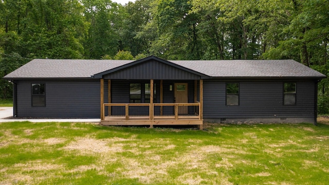 2038 Ogburn Chapel Rd, Clarksville, TN 37042 - view of front of home featuring a shingled roof, a front yard, a porch, and crawl space