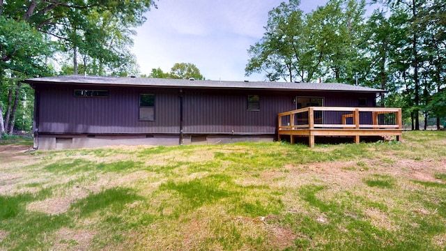 2038 Ogburn Chapel Rd, Clarksville, TN 37042 - back of property with crawl space and a deck