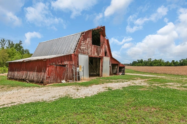 view of barn with a lawn