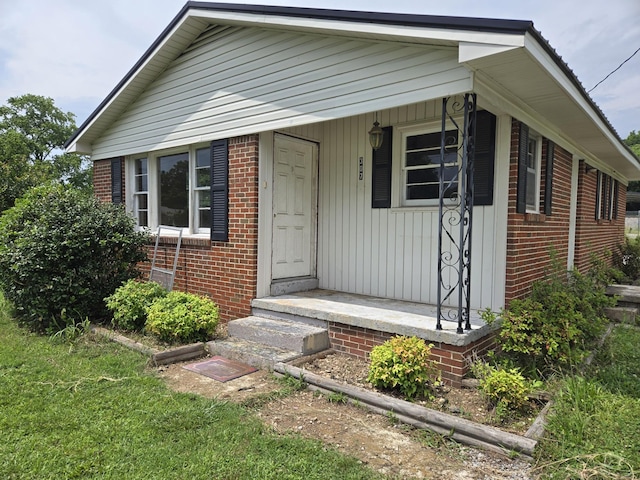 307 E Commerce St, Waverly, TN 37185 - bungalow featuring brick siding