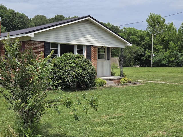 307 E Commerce St, Waverly, TN 37185 - view of front of property featuring a front lawn and brick siding