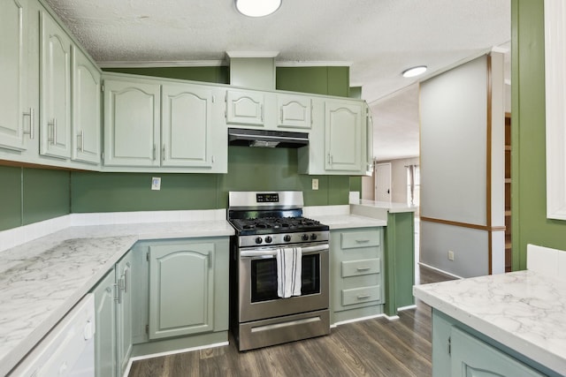 kitchen with stainless steel gas range, dark wood-type flooring, under cabinet range hood, a textured ceiling, and ornamental molding