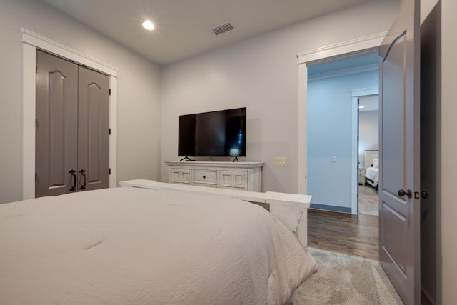 bedroom with wood finished floors, recessed lighting, and baseboards