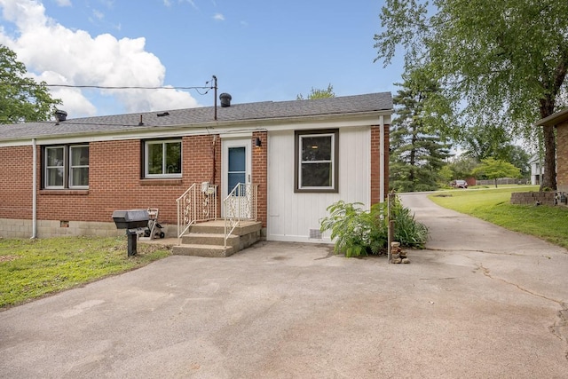 2413 Dundee Ln, Nashville, TN 37214 - view of front of property with a front yard, crawl space, and roof with shingles